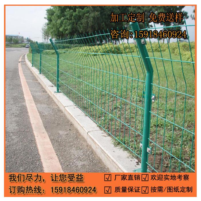 中山水源保护区护栏网 带弯头边框护栏 江门绿化带隔离网包施工