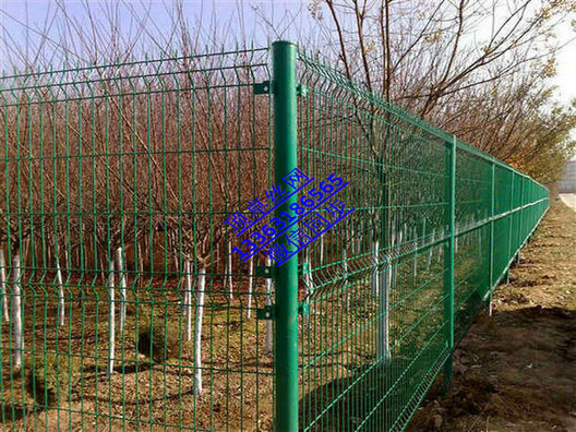 神农架铁丝网围栏 双边丝护栏网 浸塑护栏网