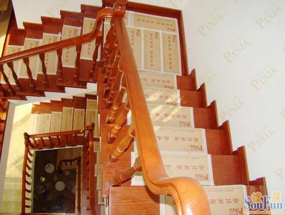 品家 定制个性风格楼梯 实木油漆工艺楼梯 手工雕刻实木楼梯