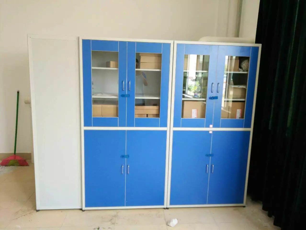 云南大理州铝木药品柜 铝木实验台 铝木气瓶柜