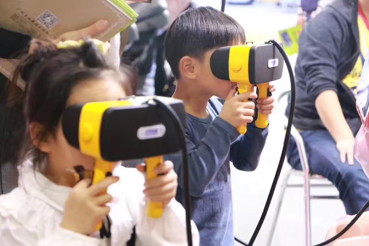 最新款厂家儿童VR体验设备，激发儿童的创造力