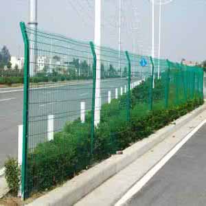 供甘肃高速公路护栏网和兰州体育围网特点