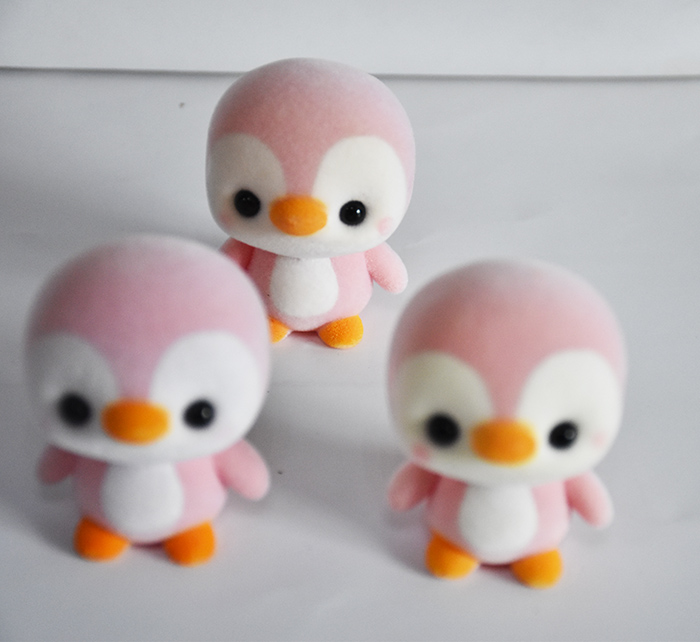 景年厂家直销pvc塑胶植绒动物玩具粉企鹅