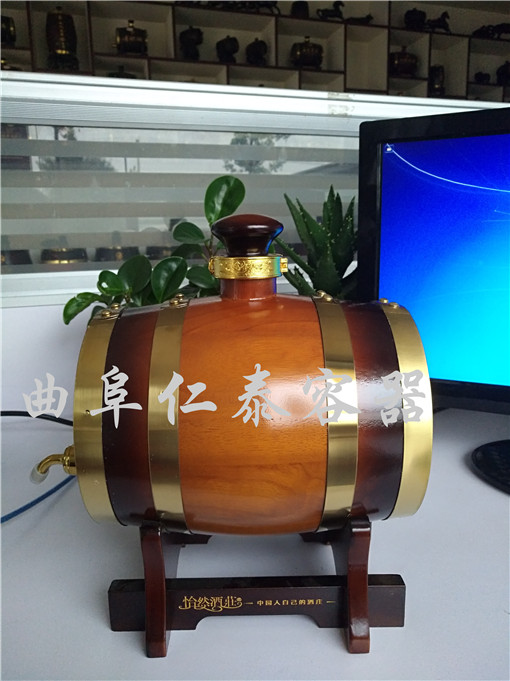 厂家专业生产定做小型私人订制木酒桶 酒容器实木酒桶