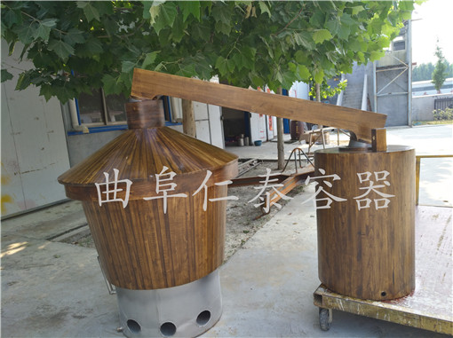 厂家专业生产各种规格酒容器木酒桶包木头酿酒设备