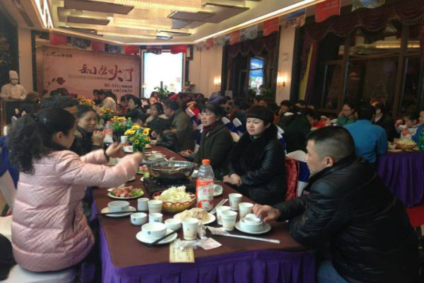 惠州工厂大型火锅盆菜围餐宴上门年会庆典宴会承包24小时热线