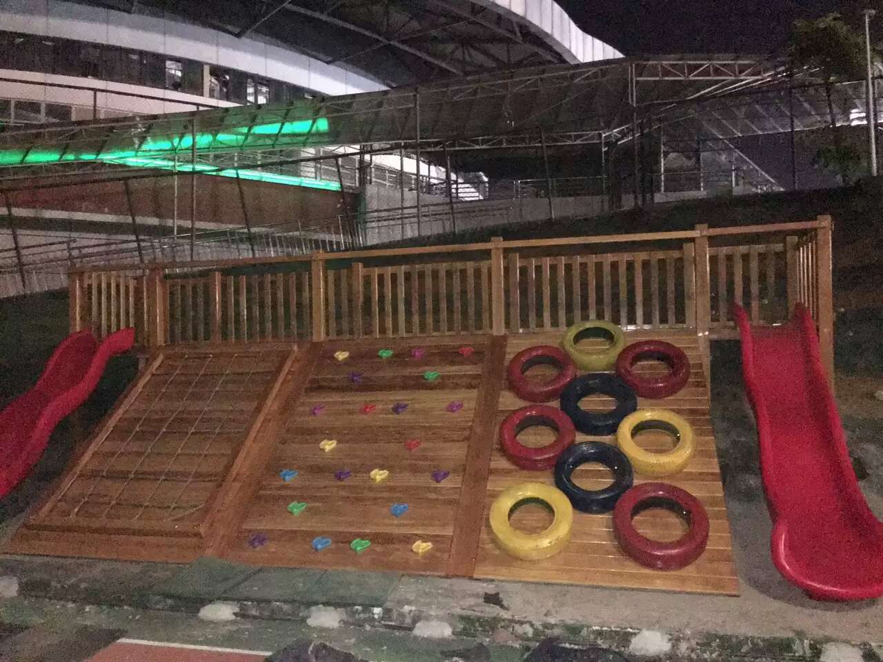 厂家直销儿童游乐设施木制攀岩板 儿童攀爬墙定做批发
