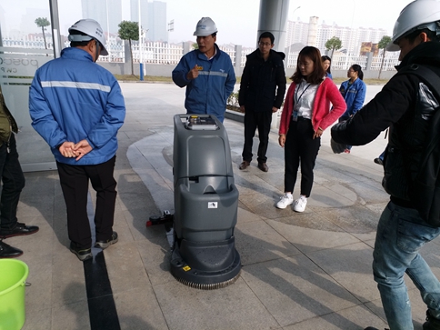 爆款 武汉湖北地区高美手推式洗地机GM56BT