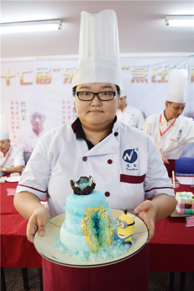 广州裱花蛋糕培训哪里比较有名？东南学校常年开班
