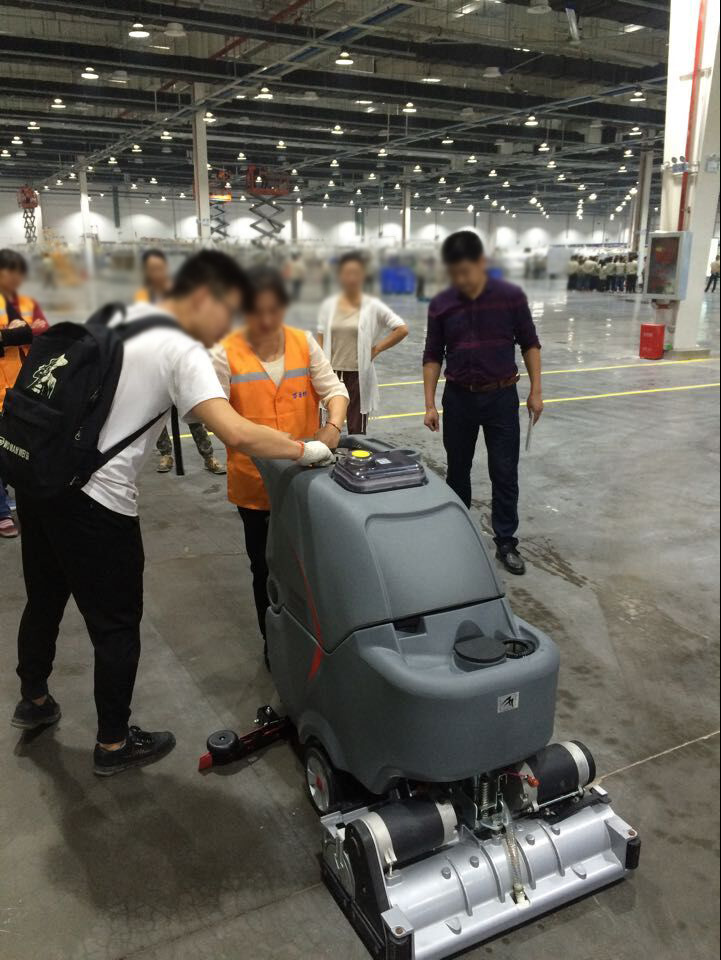 荆州大型工厂使用高美手推式洗扫一体机GM65RBT