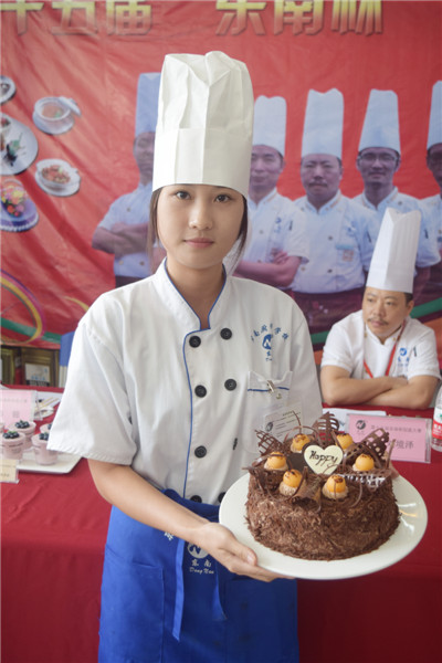 广州那个学校慕斯蛋糕培训专业比较便宜？东南广州陶艺蛋糕培训