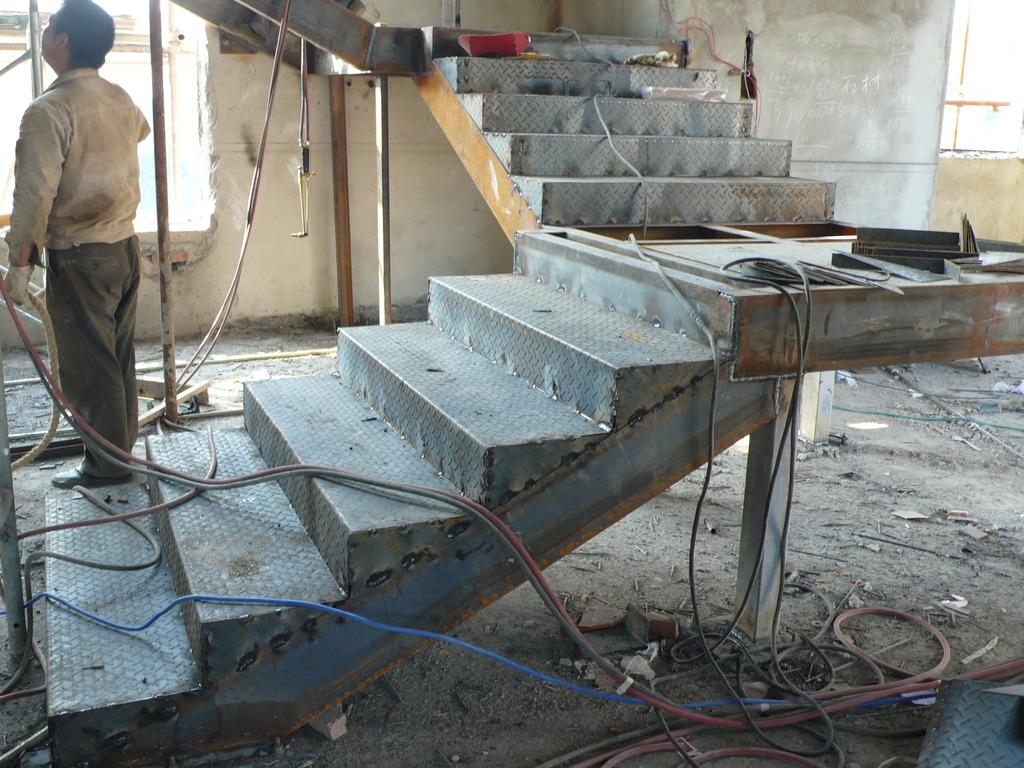 武汉钢结构楼梯制作安装厂家,钢结构楼梯报价多少钱