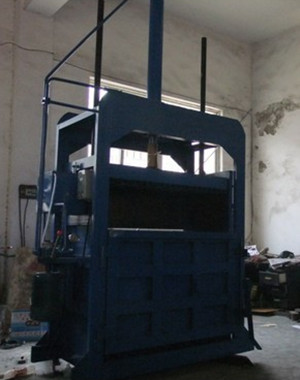 机器推包30吨半自动废料液压打包机现货出售