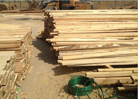 上海工地建筑方木模板材料回收出售收购公司