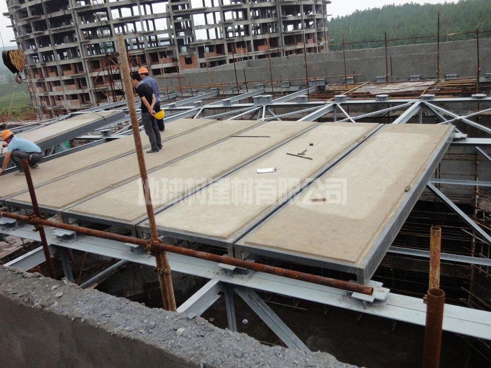 山东钢桁架轻型复合板 大型轻钢龙骨屋面板价格