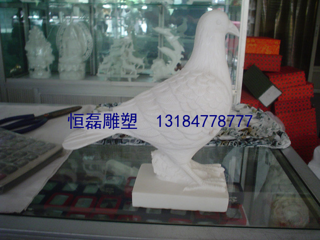 活灵活现的石雕鸟雕塑