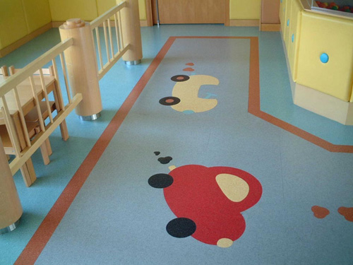 做专业贴心的幼儿园地板 幼儿园悬浮地板正蓝地板
