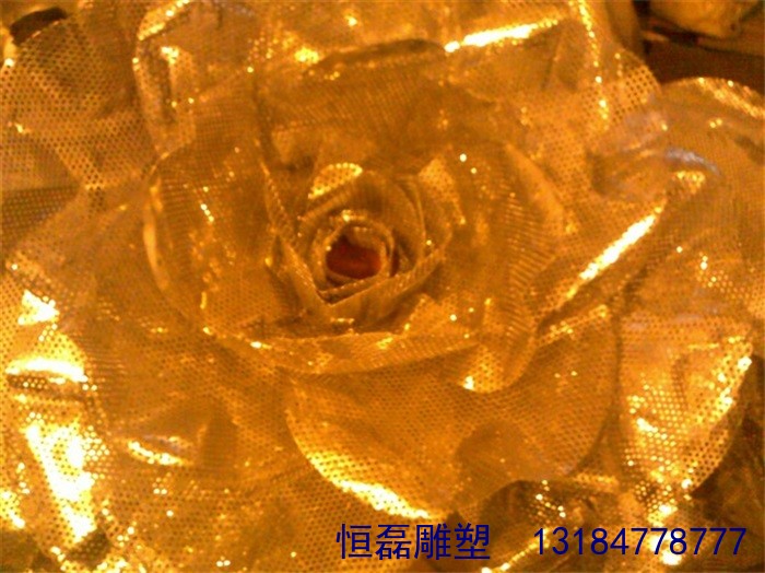 金色不锈钢花卉雕塑