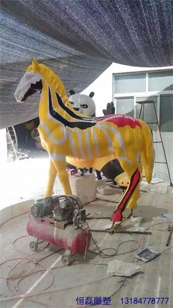 玻璃钢彩绘马雕塑