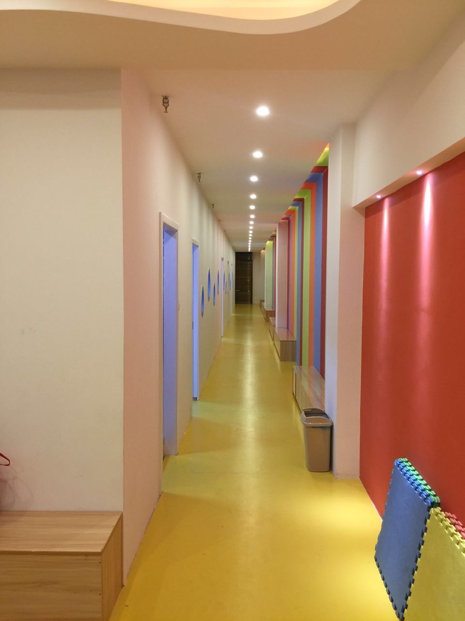 方便、环保、健康、舒适、耐用幼儿园地板