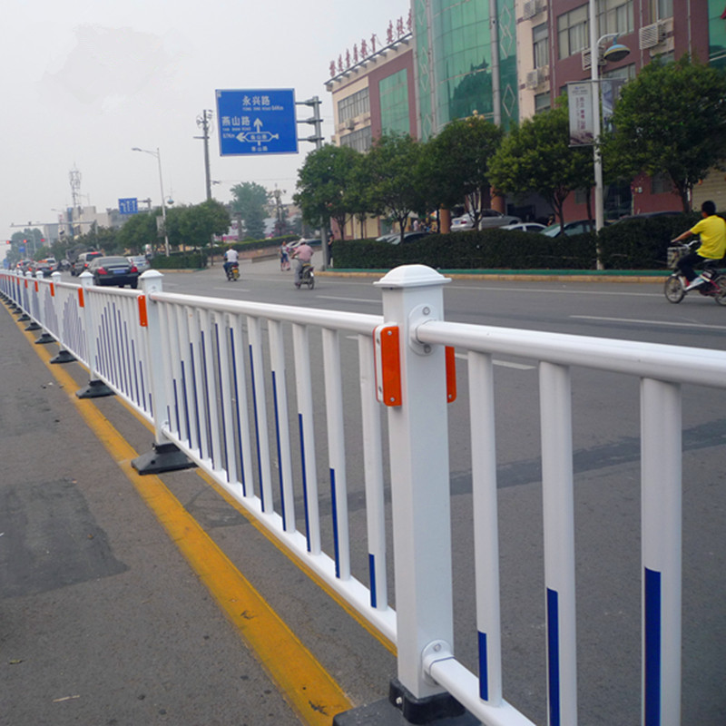 桂林卖市政交通护栏，锌钢护栏，铁艺护栏，可定做