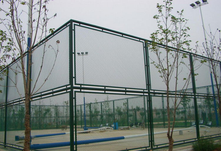 桂林卖球场护栏，体育场护栏，勾花网围栏，绿色围网