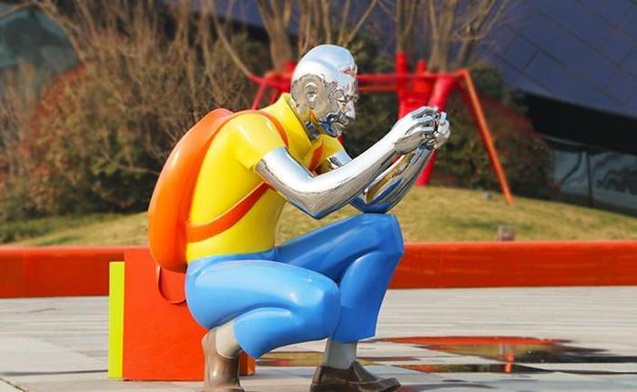 广州彩绘不锈钢人物雕塑
