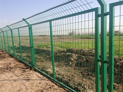 新疆浸塑围栏网