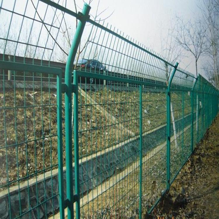 天津高速公路护栏网厂家 公路边铁丝网围挡