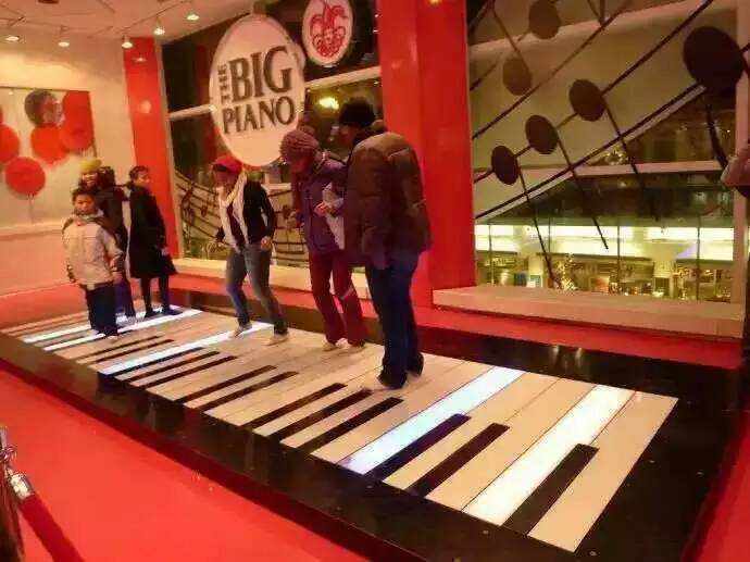 商场必备神器地板钢琴出租脚踏式地板钢琴出租出售