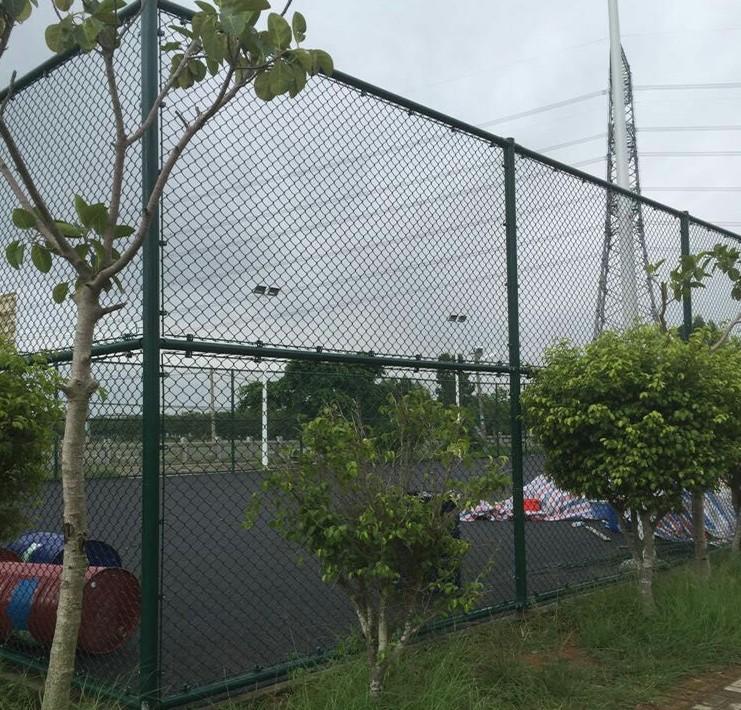 武汉足球场围栏网价格 组装式篮球场围网厂家