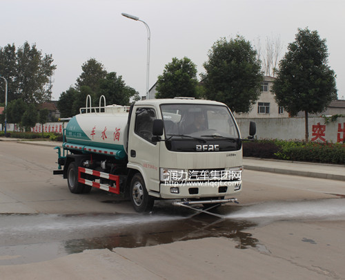 西藏东风多利卡5方洒水车