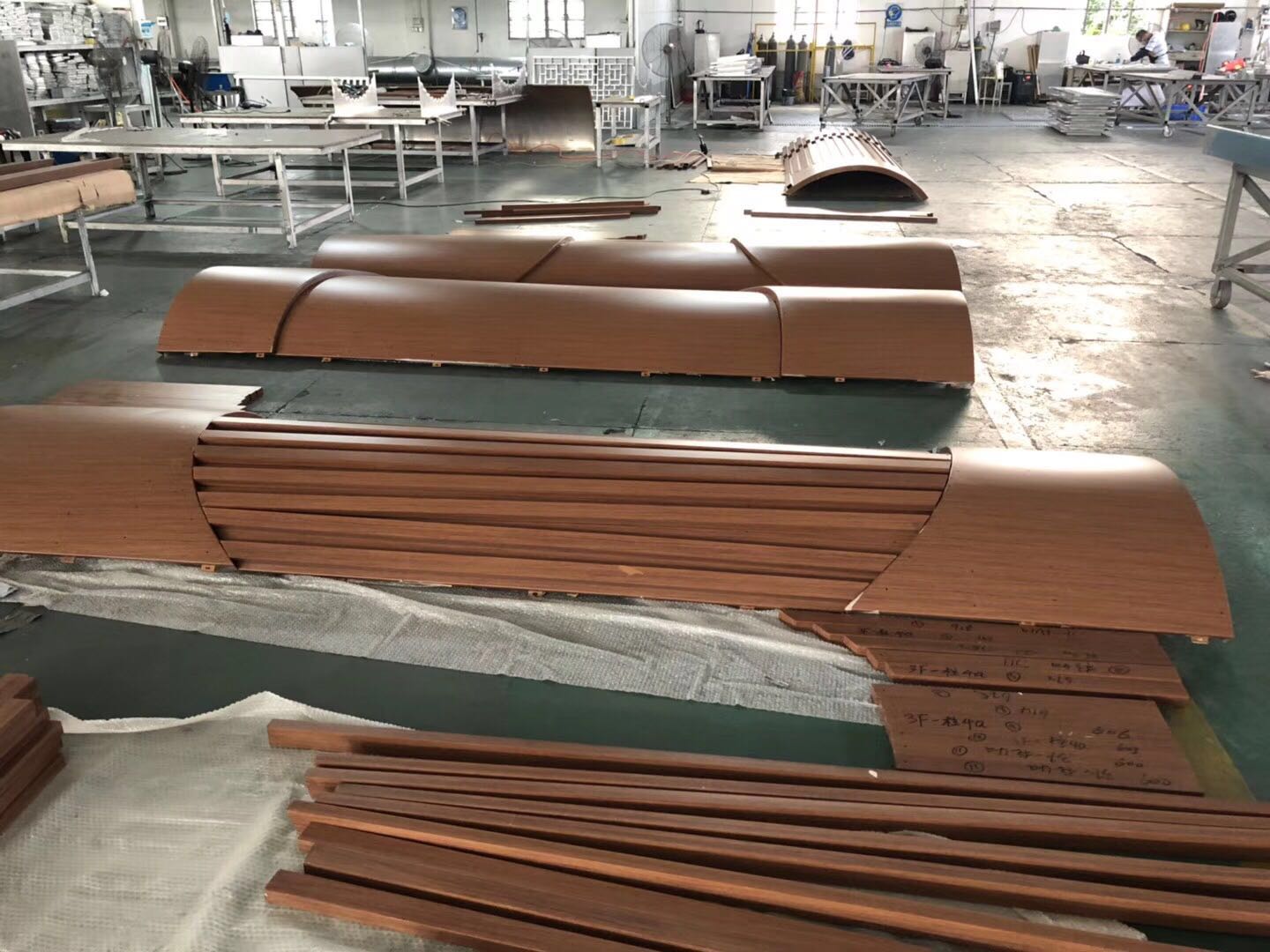 供应木纹包柱铝单板 镂空雕花铝单板