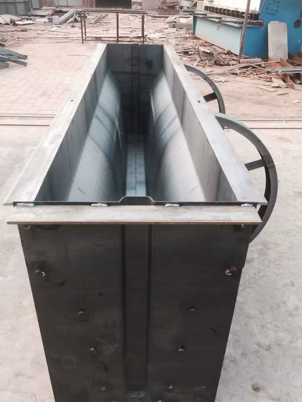 隔离墩钢模具需求