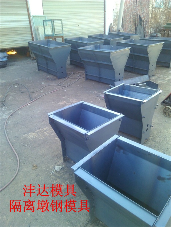 公路隔离墩钢模具研发隔离墩模具厂