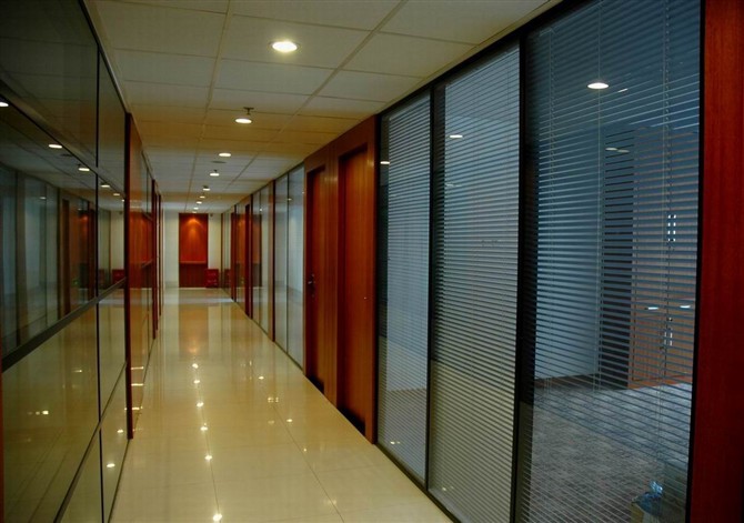 西安办公室玻璃隔音墙可以隔断多少分贝的噪音 有哪几种西安办公室玻璃隔音墙