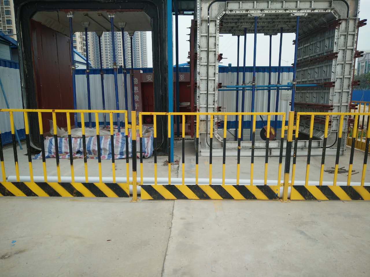 安全警示基坑护栏基坑护栏价格基坑护栏批发 基坑护栏