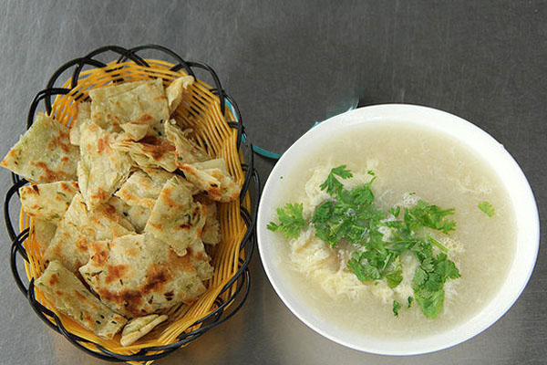 母鸡汤泡饼培训班学特色小吃技术母鸡汤泡饼利润如何