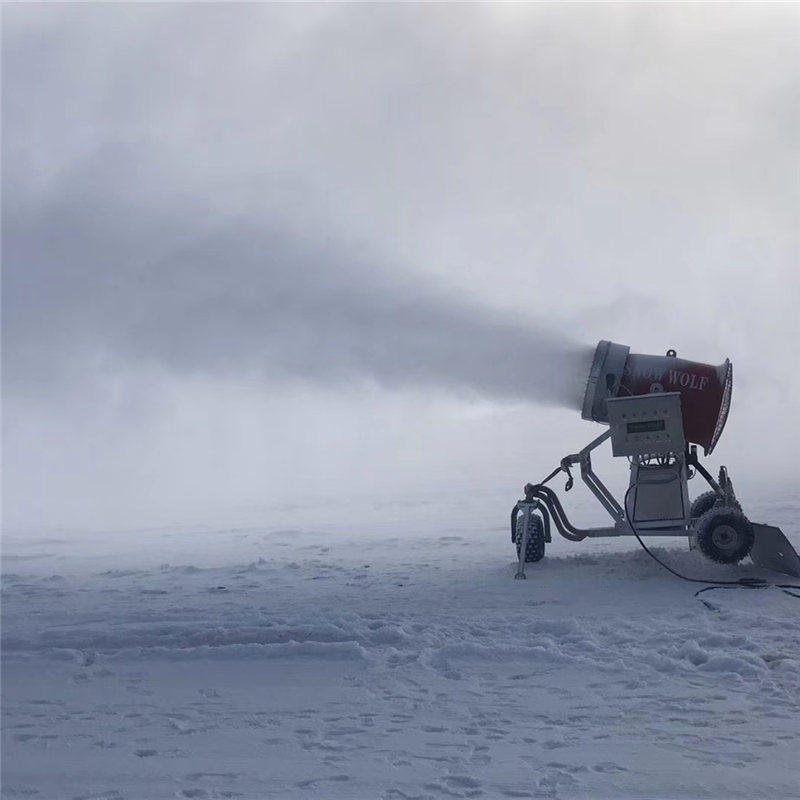 景区树挂造雪景有种制雪设备叫诺泰克人工造雪机