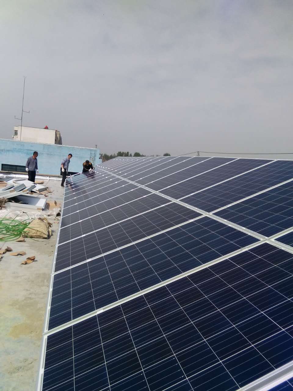 山东农村屋顶安装分布式光伏发电“改善农户生活” 