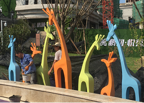 重庆玻璃钢长颈鹿子雕塑厂玻璃钢制品雕塑厂家