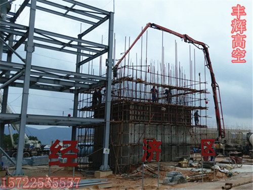 广东省工地47米烟囱外筒工程第三模打灰已完成