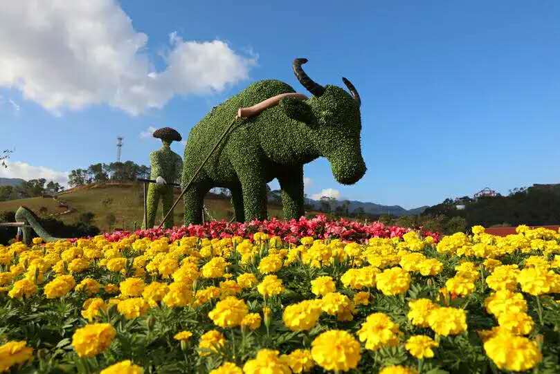 孺子牛绿雕动物造型雕塑