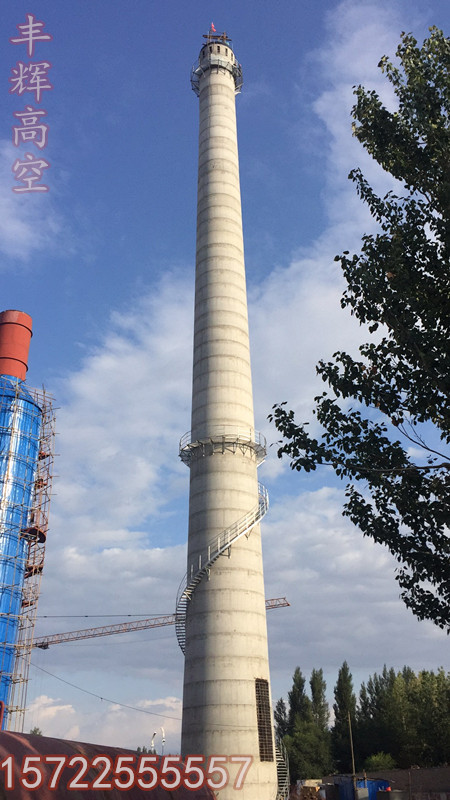 130吨锅炉烟囱项目顺利封顶——新疆博乐