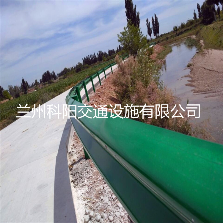 甘南碌曲波形护栏 公路护栏厂家生产销售 信誉保证
