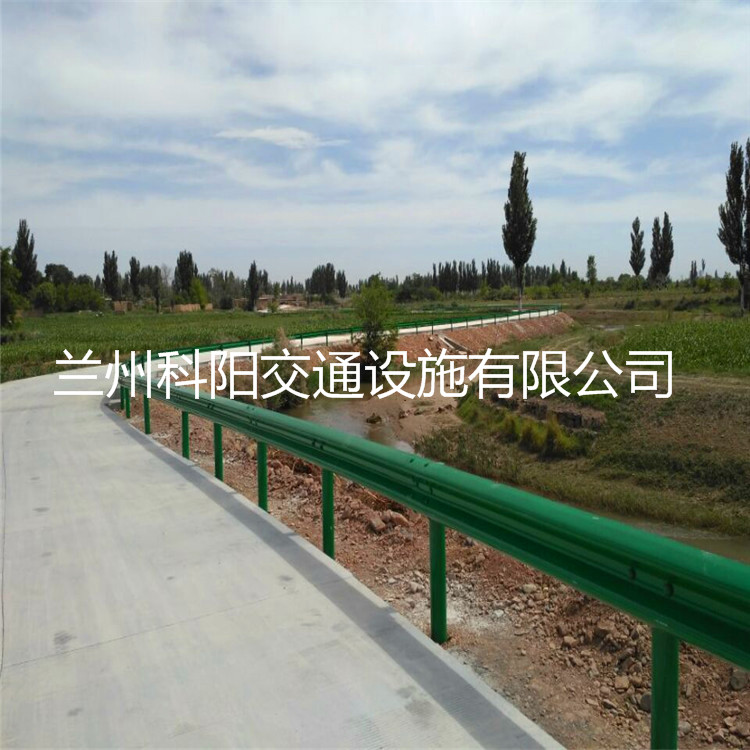 陇南成县道路护栏板 波形梁护栏厂家生产销售 出厂价格