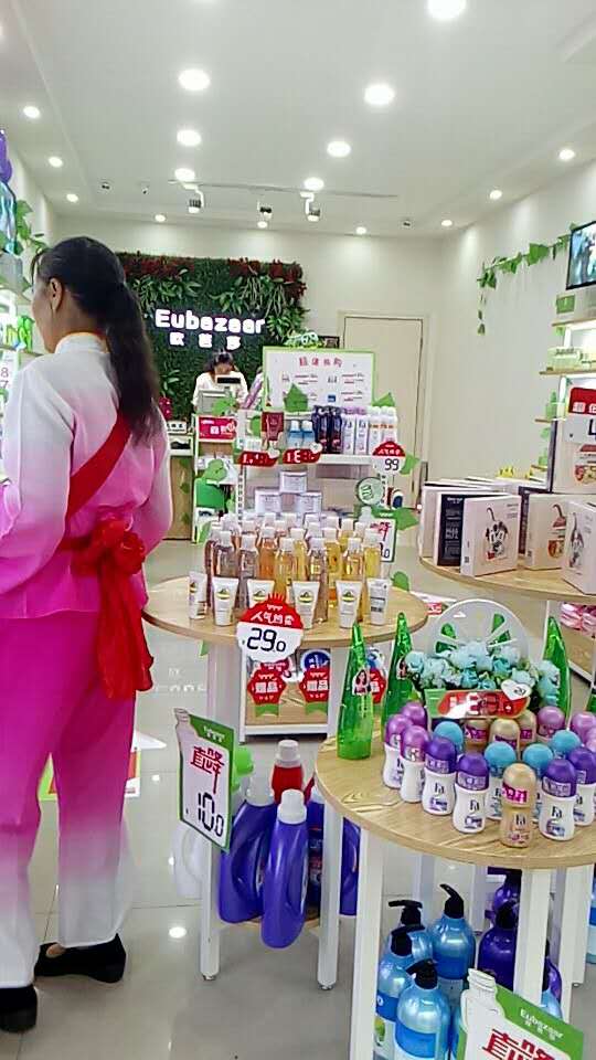 护肤化妆品加盟店,广州欧汝莎化妆品公司随意圈钱