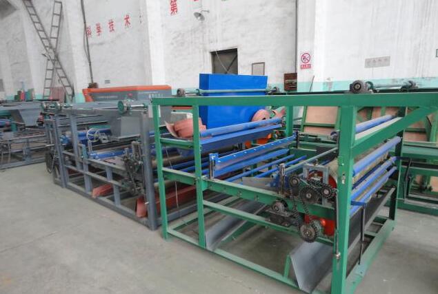 指导操作新型建材保温板设备