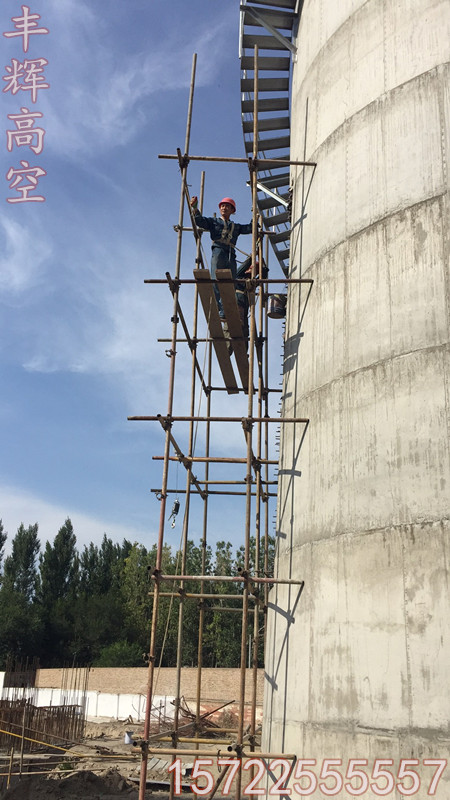 新疆博乐砼烟囱新建工地封顶后续施工