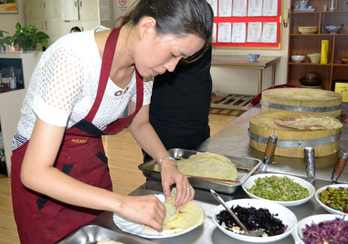 学煎饼卷菜技术特色小吃教学陕西正宗煎饼学习早餐培训班